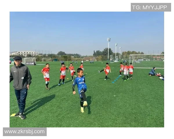 足球明星的可爱女孩们如何在绿茵场上展现青春活力与魅力 足球明星的可爱女孩们如何在绿茵场上展现青春活力与魅力